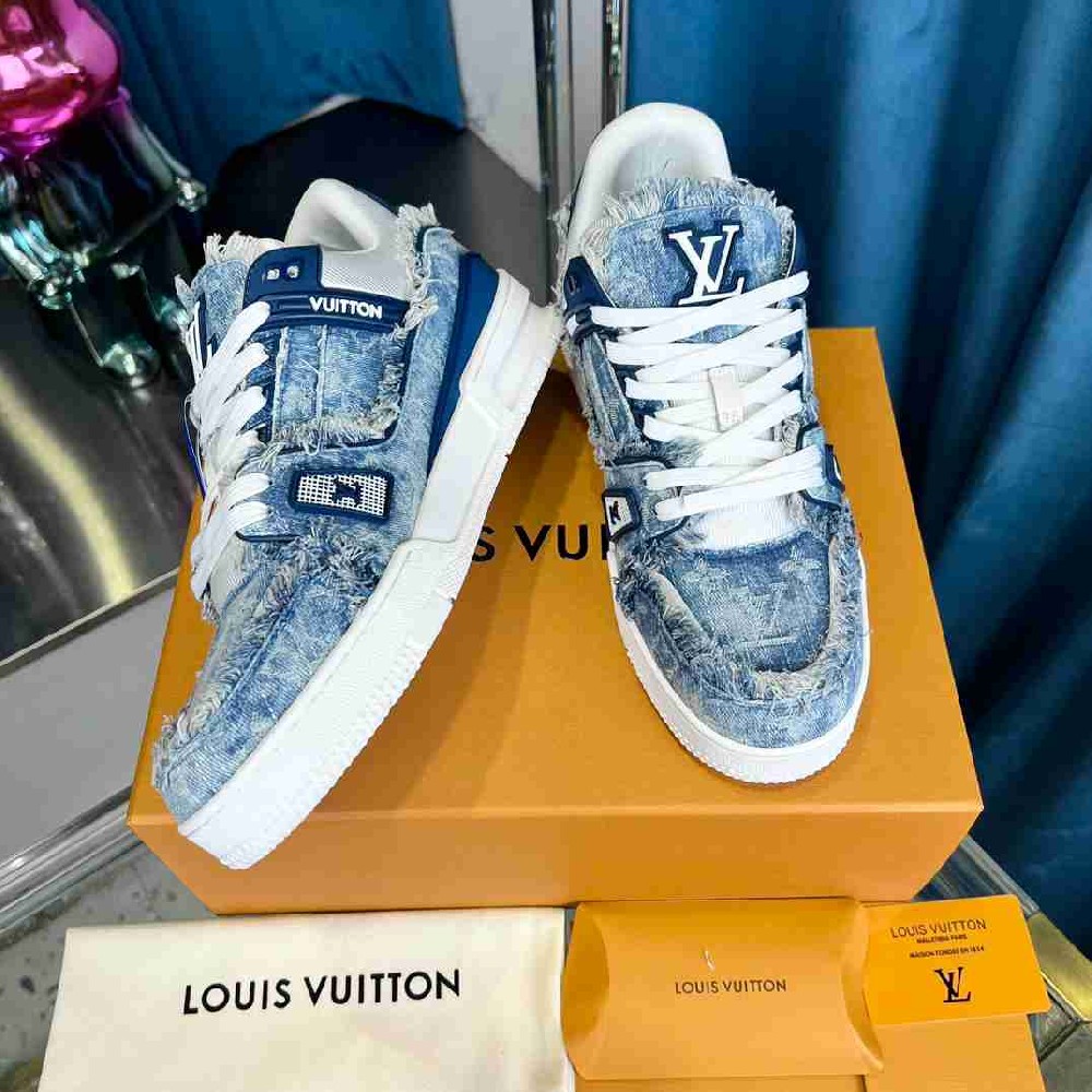 LV sneakers LU0452