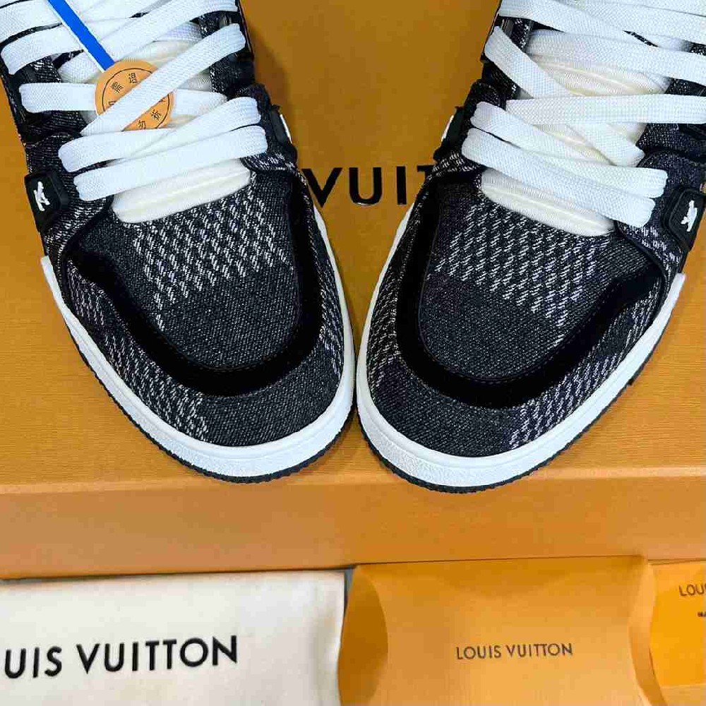LV sneakers LU0454