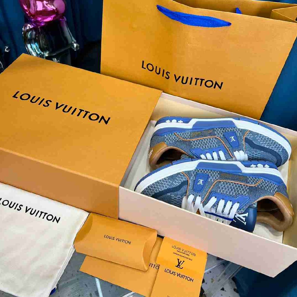LV sneakers LU0455