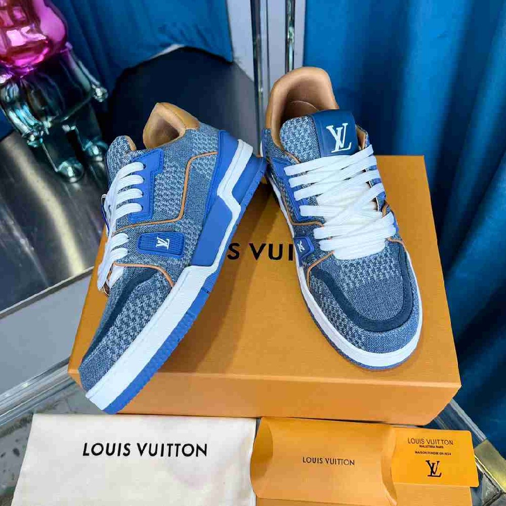 LV sneakers LU0455