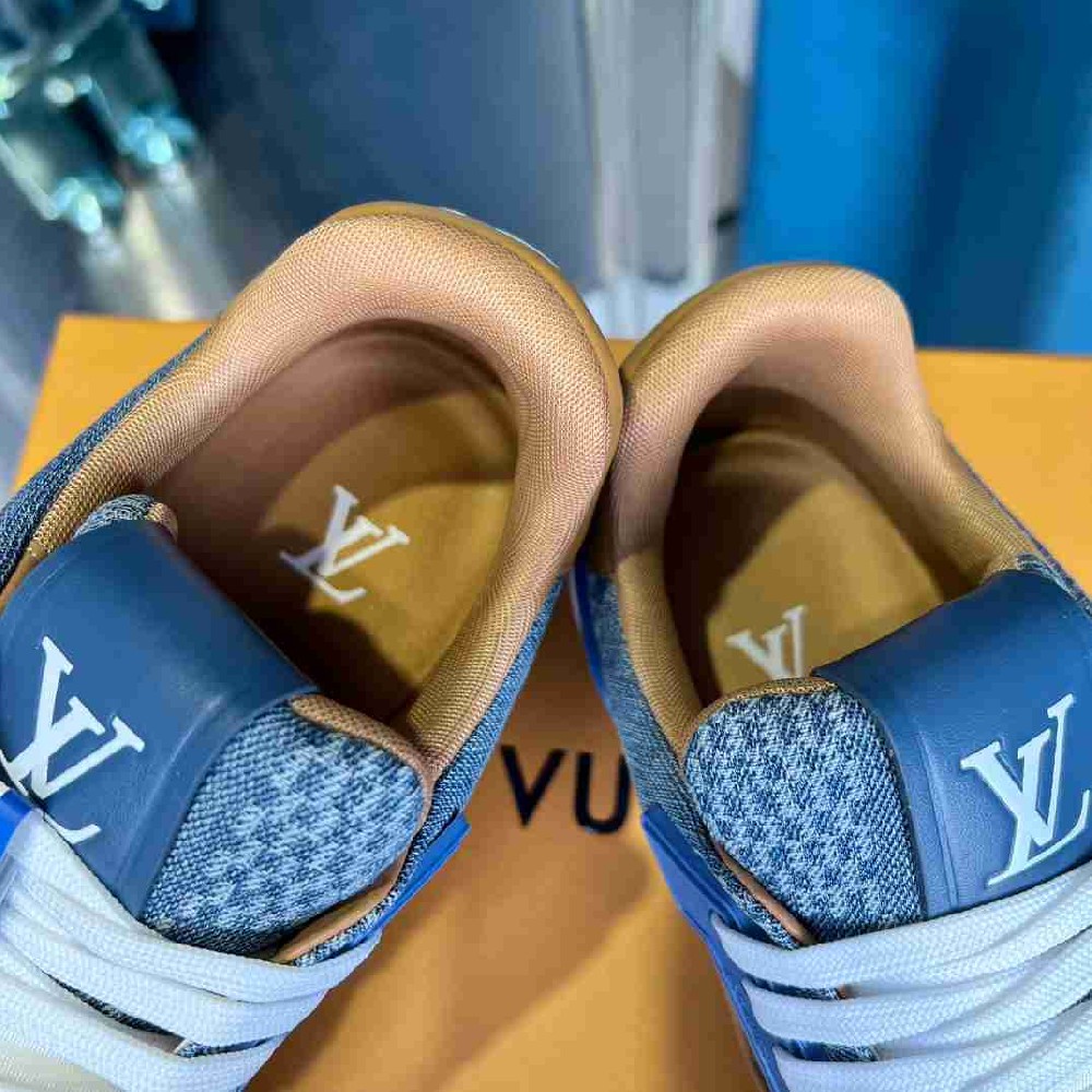 LV sneakers LU0455
