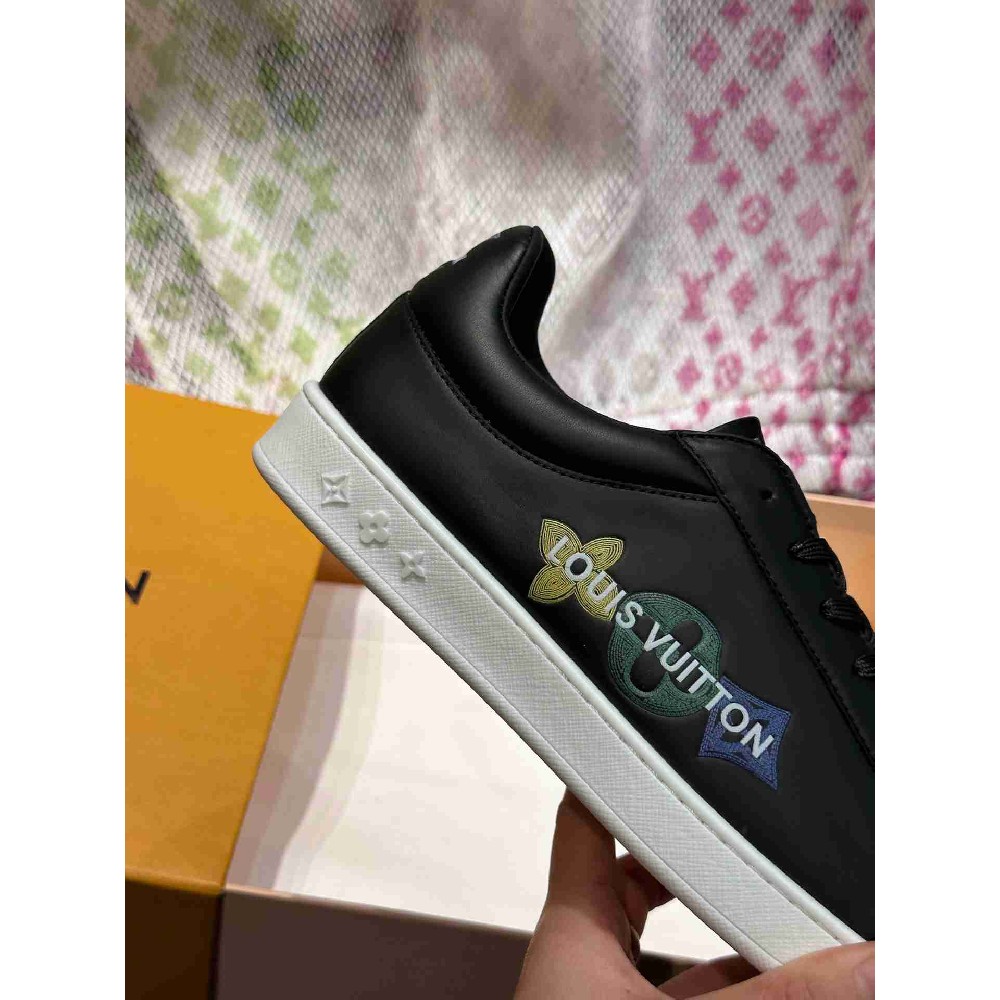 LV sneakers LU0476