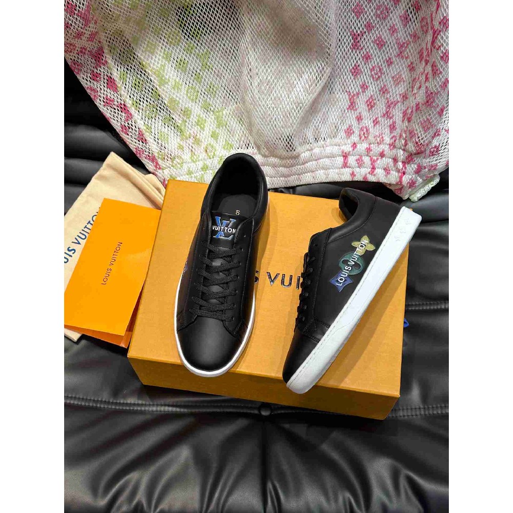 LV sneakers LU0476