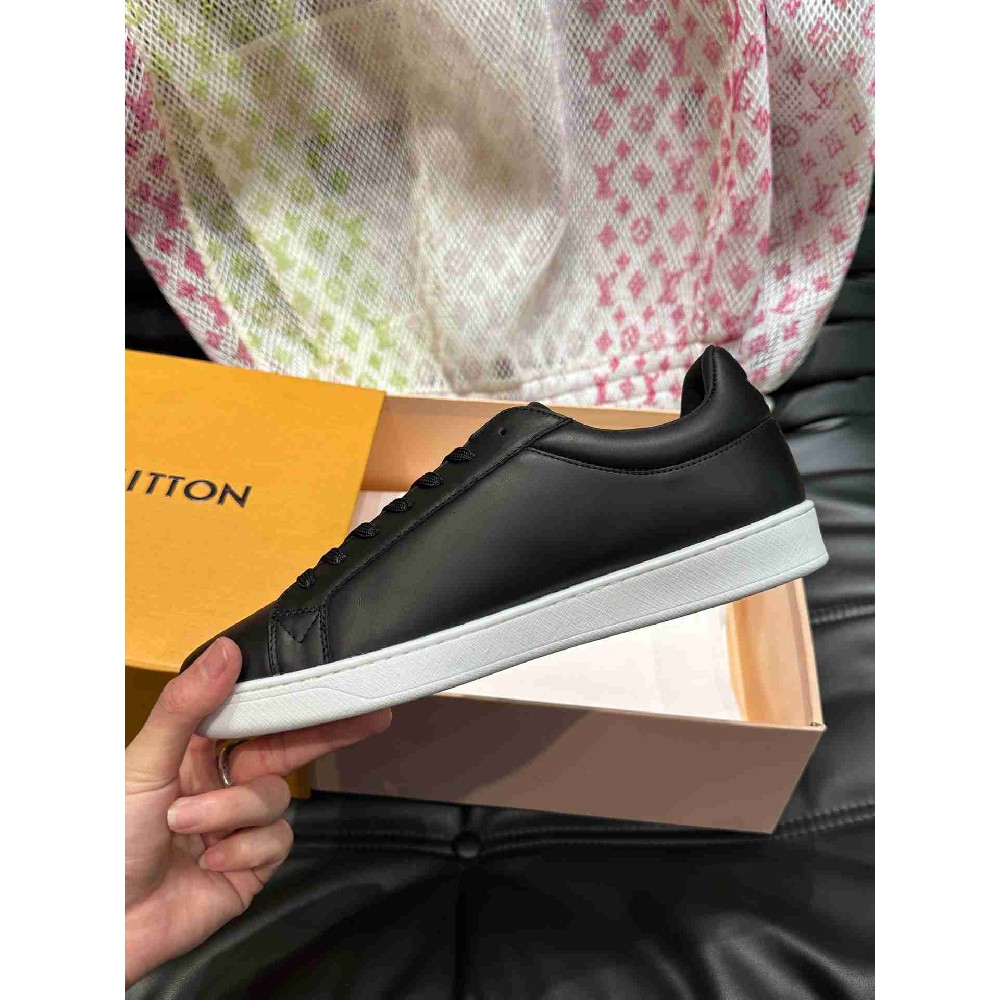 LV sneakers LU0476