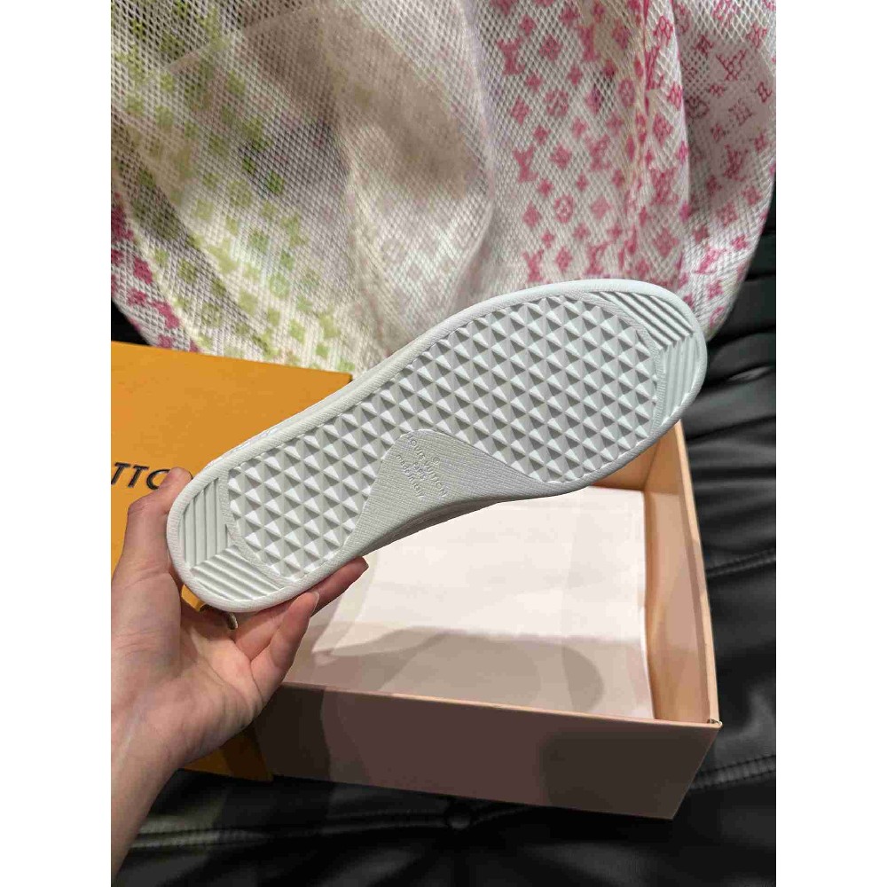 LV sneakers LU0477