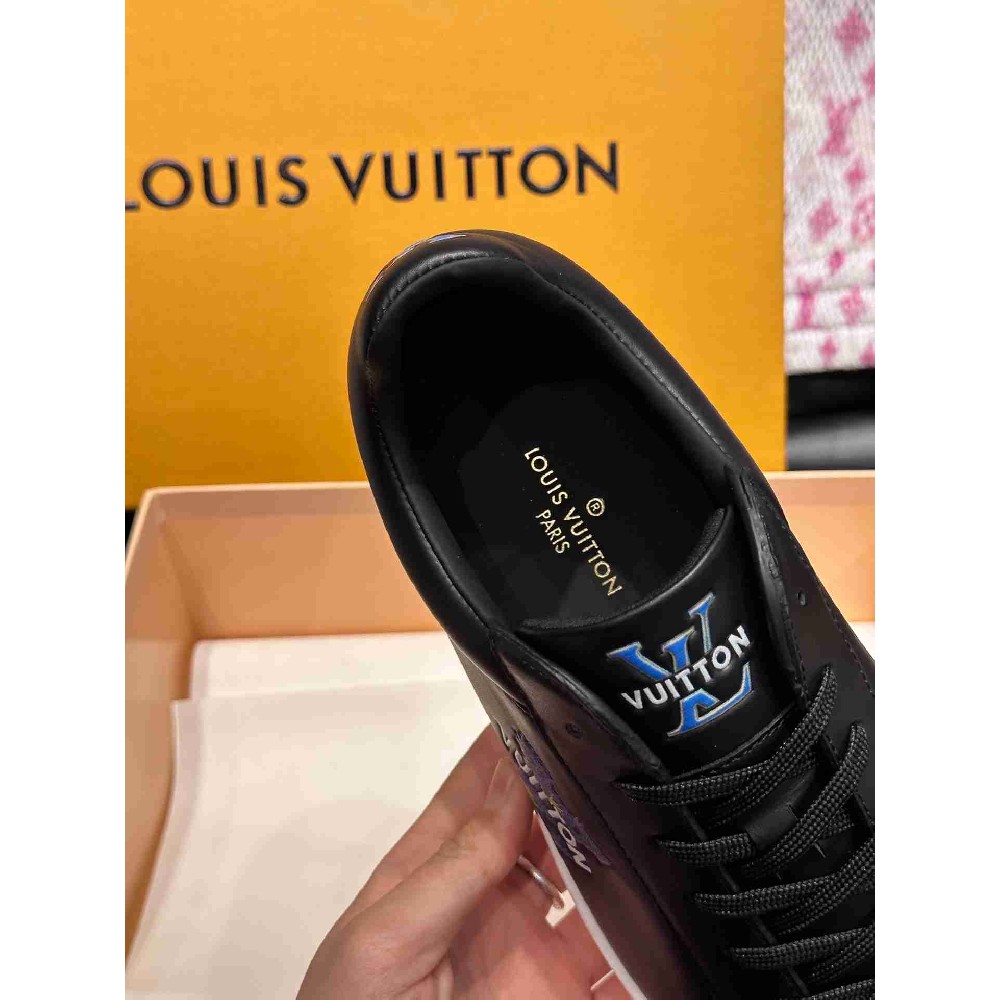 LV sneakers LU0479