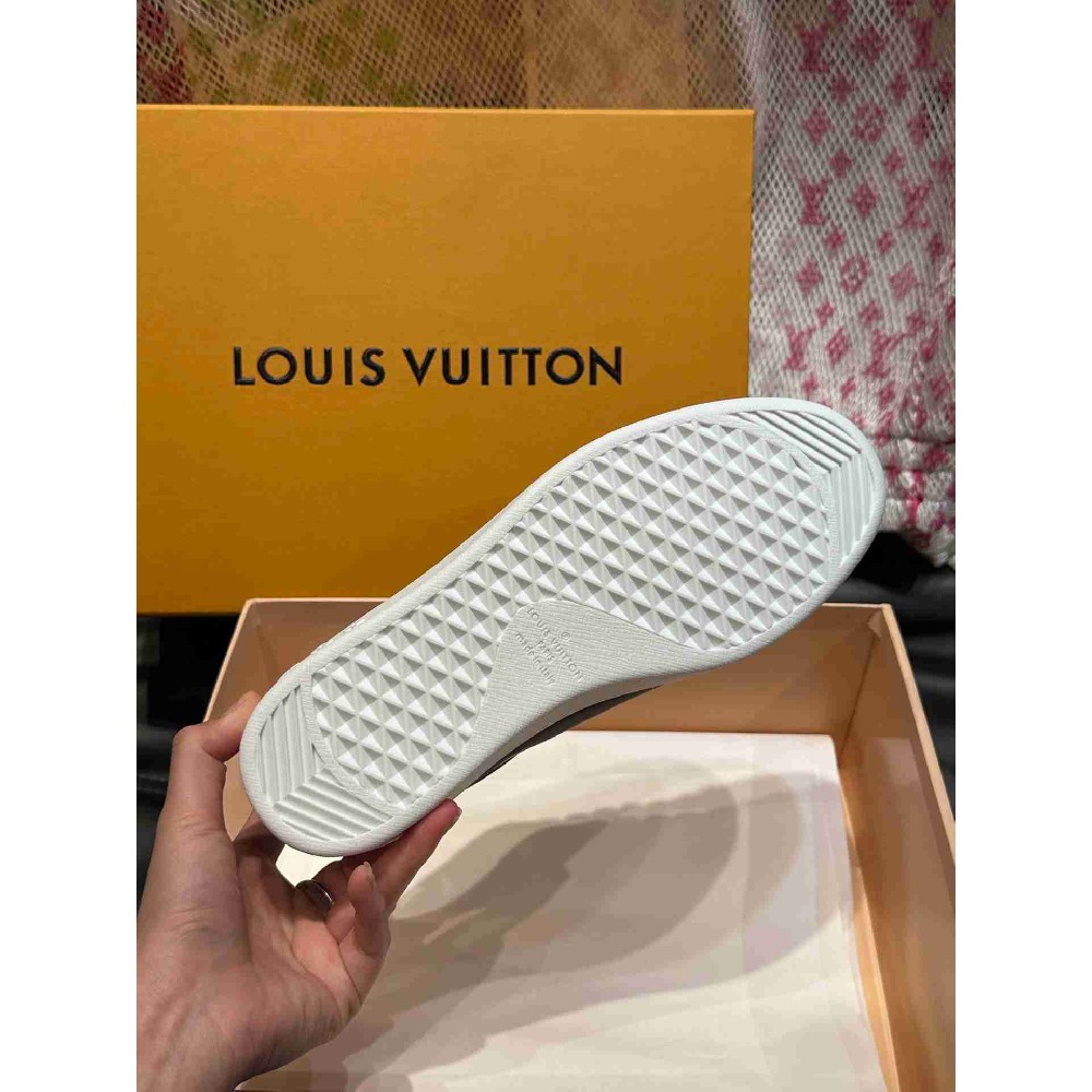 LV sneakers LU0479