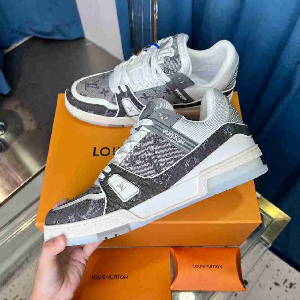 LV sneakers LU0499