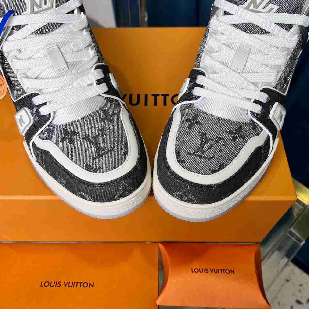 LV sneakers LU0499