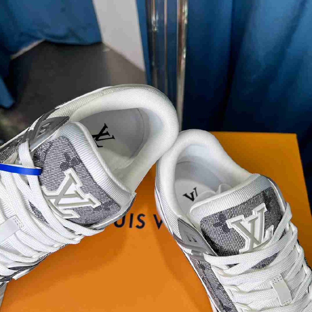 LV sneakers LU0499