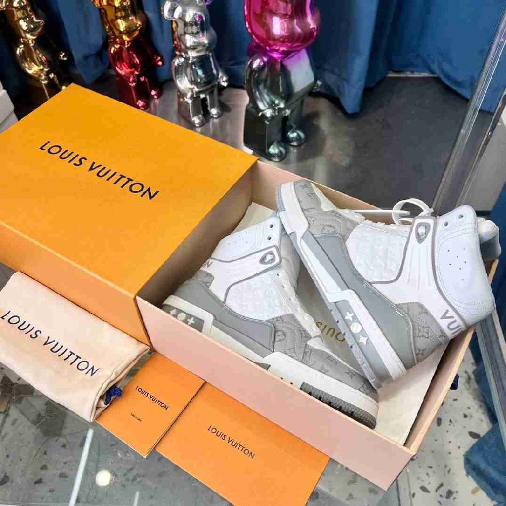 LV sneakers LU0504