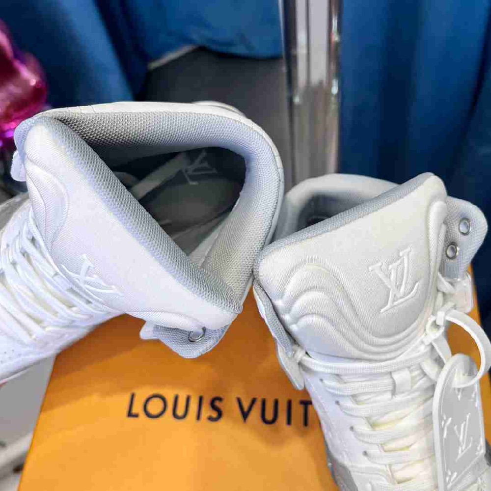 LV sneakers LU0504