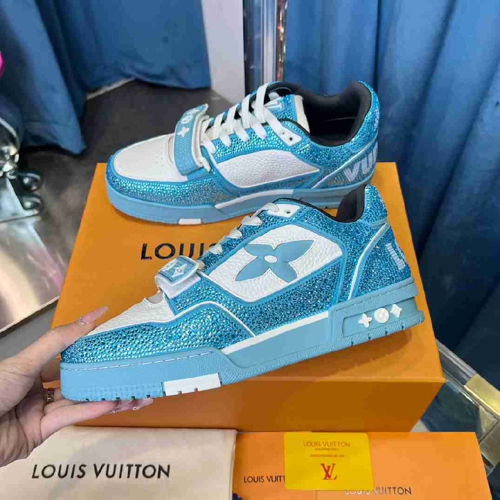 LV sneakers LU0506