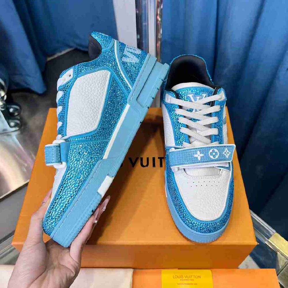 LV sneakers LU0506