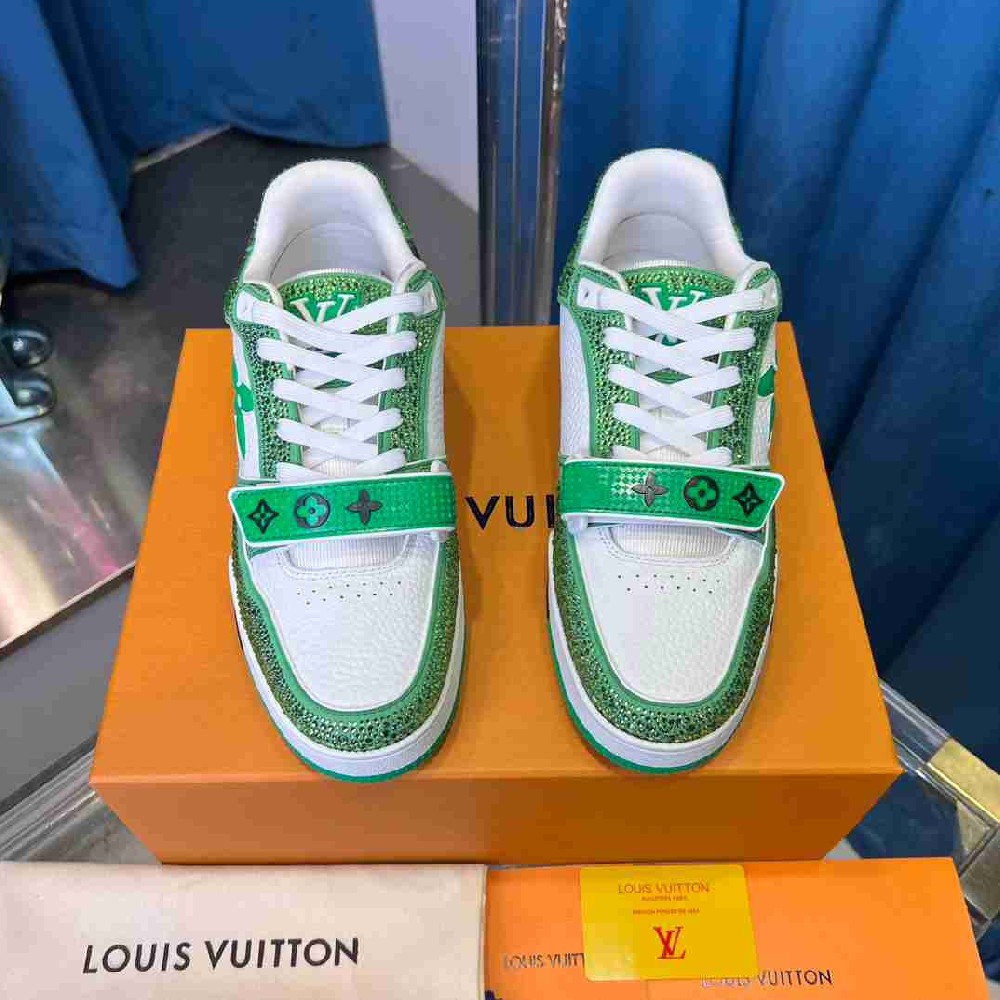 LV sneakers LU0507