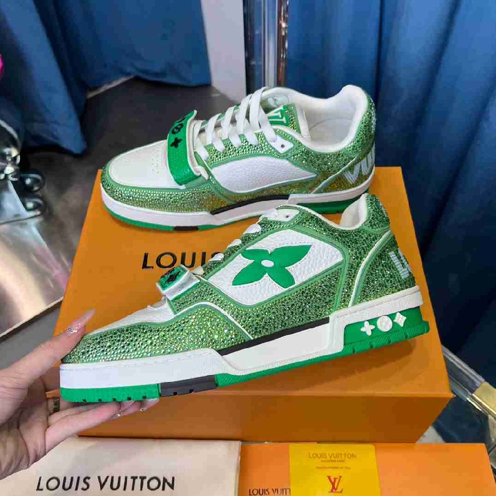 LV sneakers LU0507