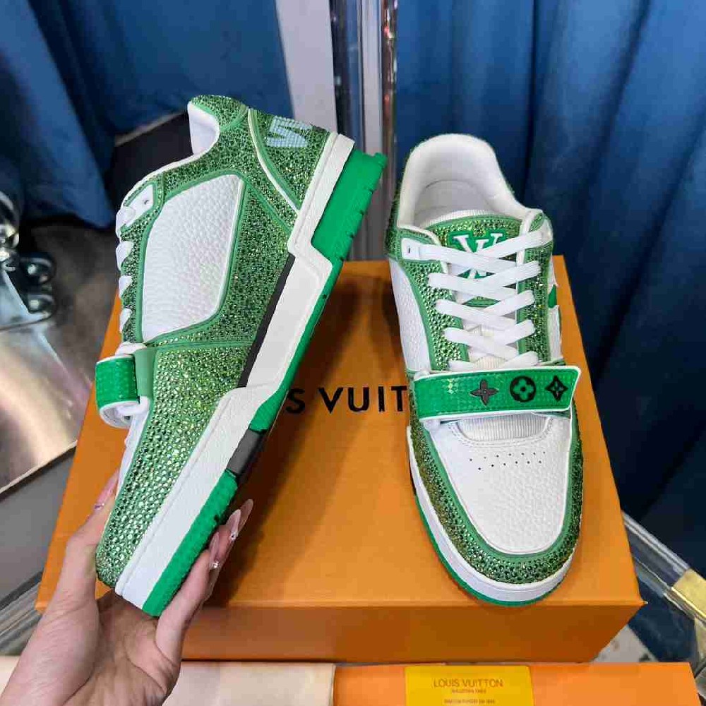 LV sneakers LU0507