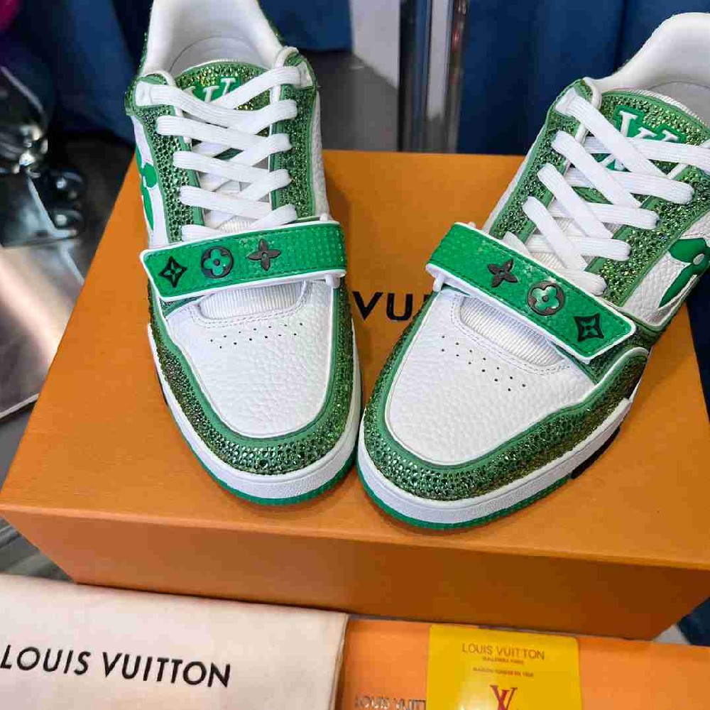 LV sneakers LU0507