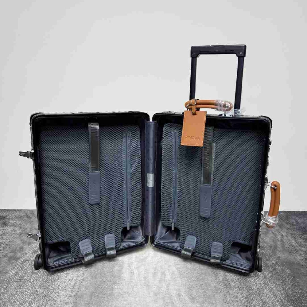 Rimowa  Suitcase LXX0053