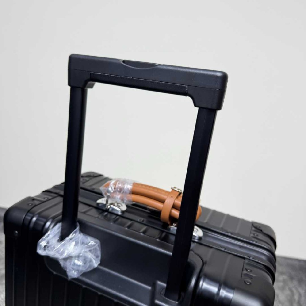 Rimowa  Suitcase LXX0053