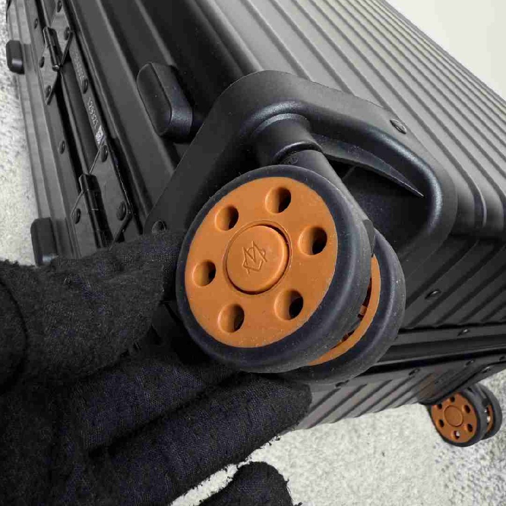 Rimowa  Suitcase LXX0053