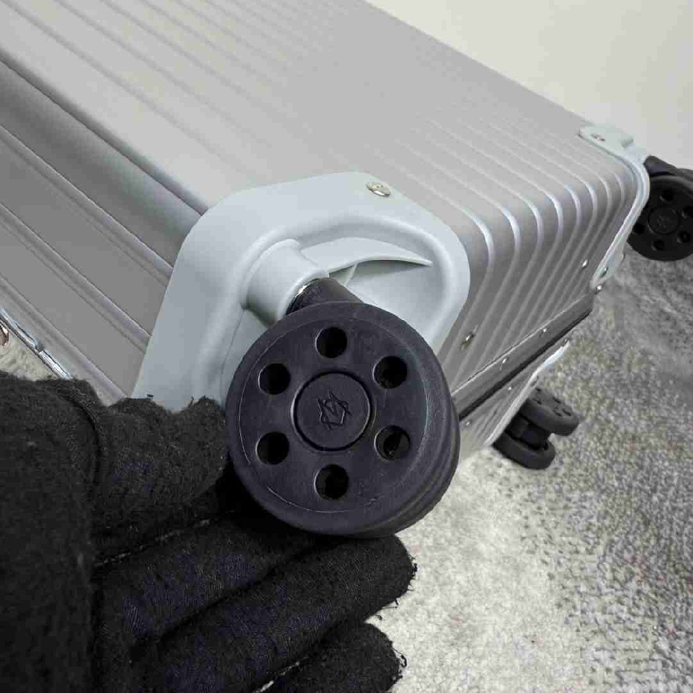 Rimowa  Suitcase LXX0054