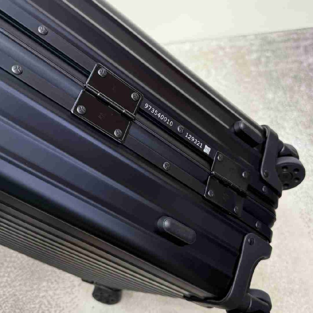 Rimowa  Suitcase LXX0055