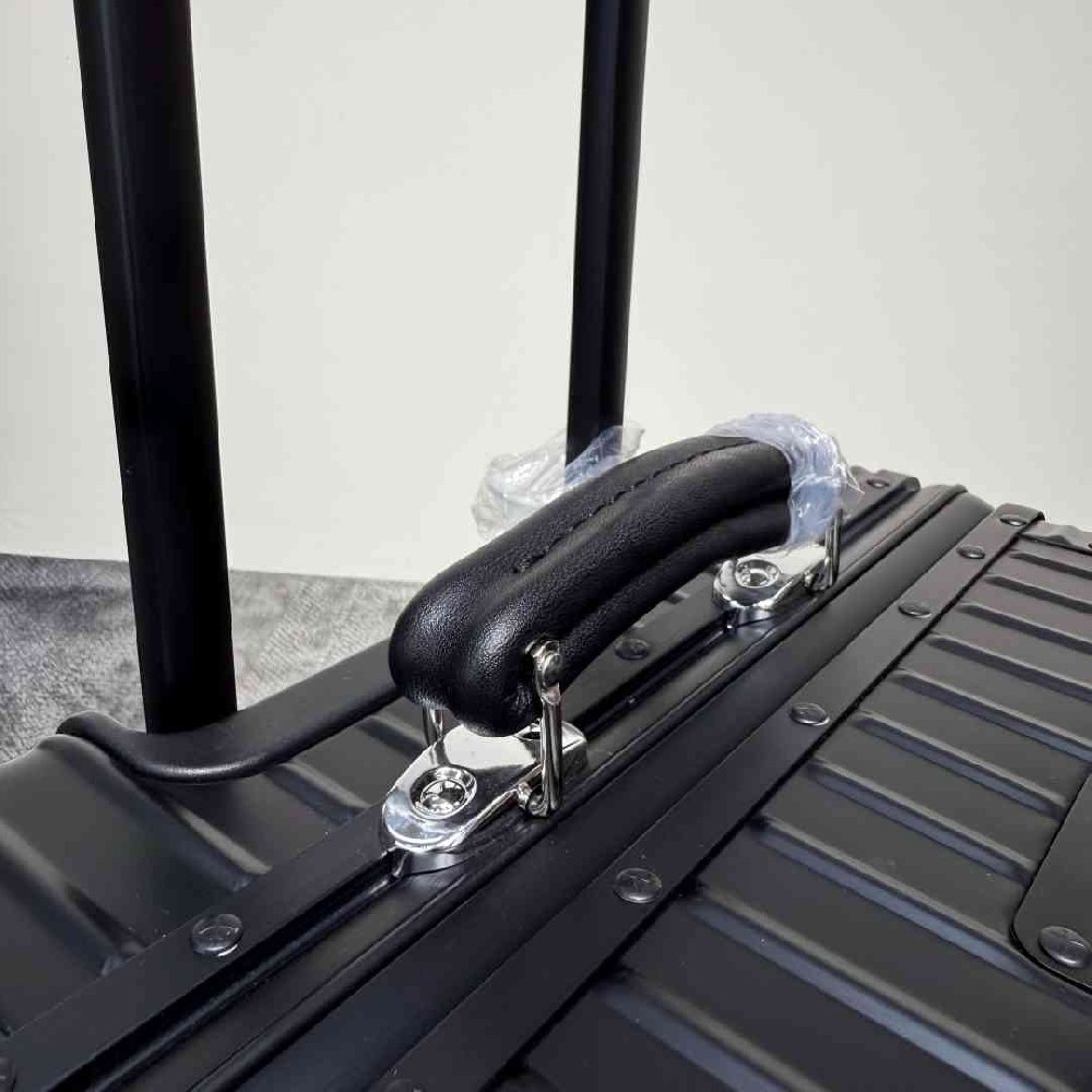 Rimowa  Suitcase LXX0055