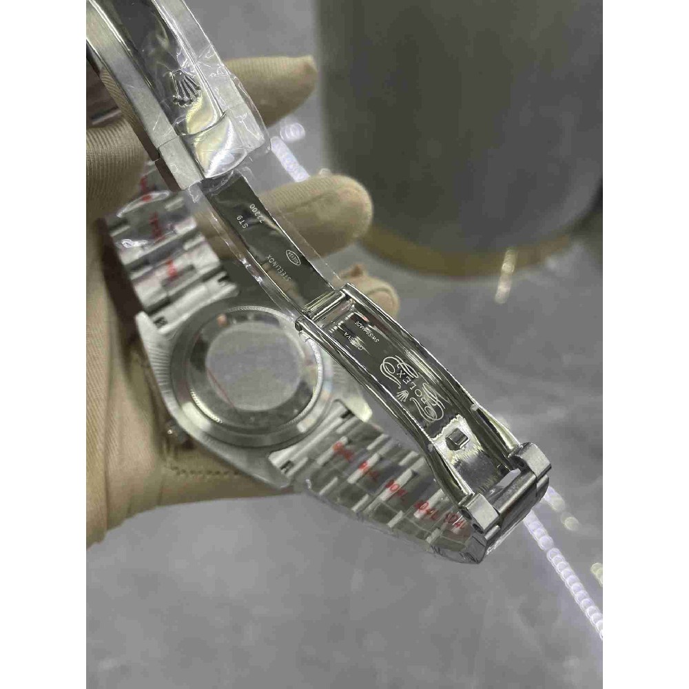 ROLEX  Who cares RO1688